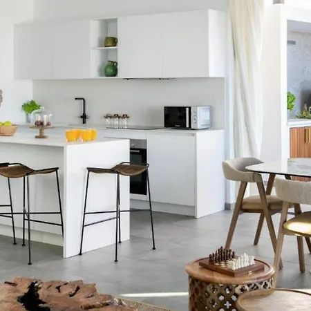 Magnificent Chelsea 3 Bedrooms Private Outdoor Pool And Hot Tub Furnished Sun Terrace Shaded Furnished Terrace Bbq, Protaras