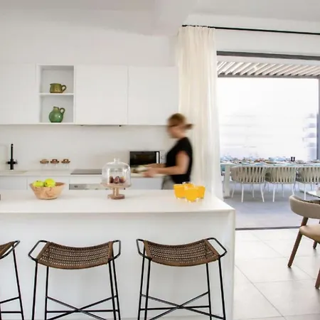 Magnificent Chelsea 3 Bedrooms Private Outdoor Pool And Hot Tub Furnished Sun Terrace Shaded Furnished Terrace Bbq, Protaras