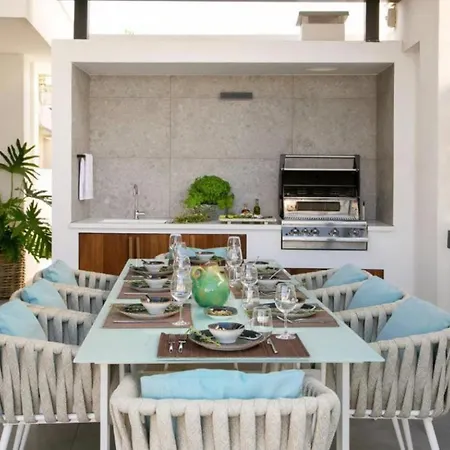 Magnificent Chelsea 3 Bedrooms Private Outdoor Pool And Hot Tub Furnished Sun Terrace Shaded Furnished Terrace Bbq, Villa Protaras