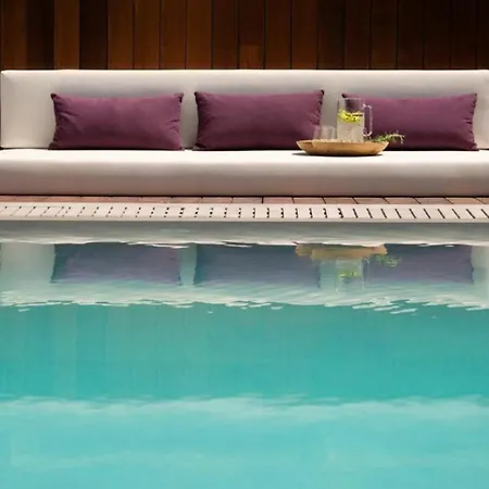 Magnificent Chelsea 3 Bedrooms Private Outdoor Pool *