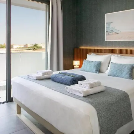 Magnificent Chelsea 3 Bedrooms Private Outdoor Pool *