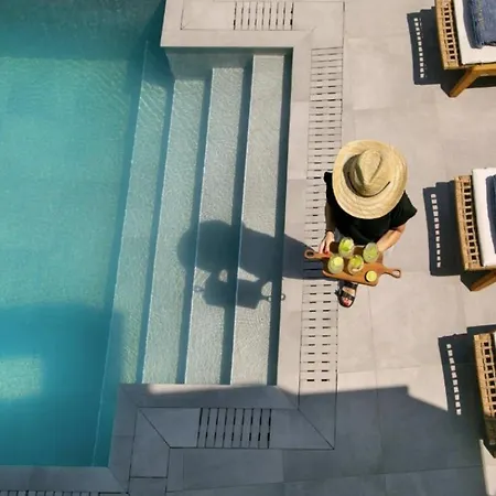 Magnificent Chelsea 3 Bedrooms Private Outdoor Pool * プロタラス