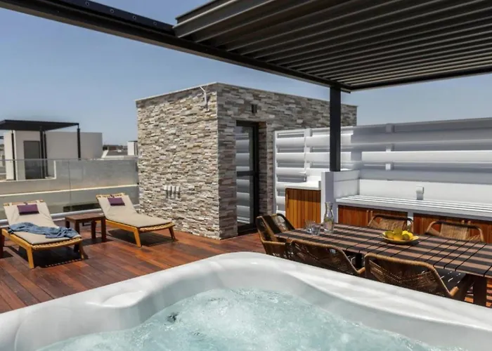 Magnificent Chelsea 3 Bedrooms Private Outdoor Pool * Protaras