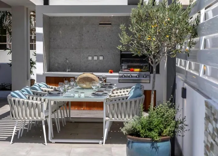 Magnificent Chelsea 3 Bedrooms Private Outdoor Pool Vila Protaras