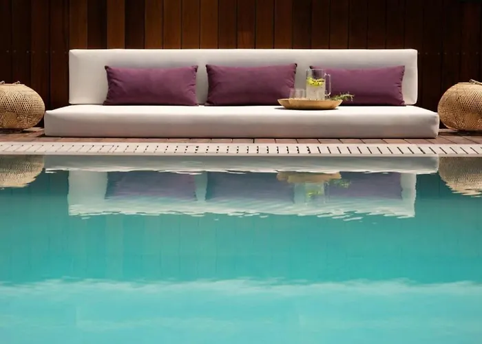 Magnificent Chelsea 3 Bedrooms Private Outdoor Pool *